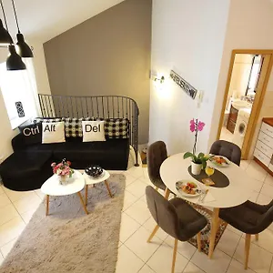 stomorica-apartments.hotelinzadar.com/