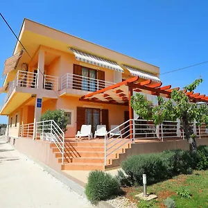 Mareta , Sukošan Kroatien